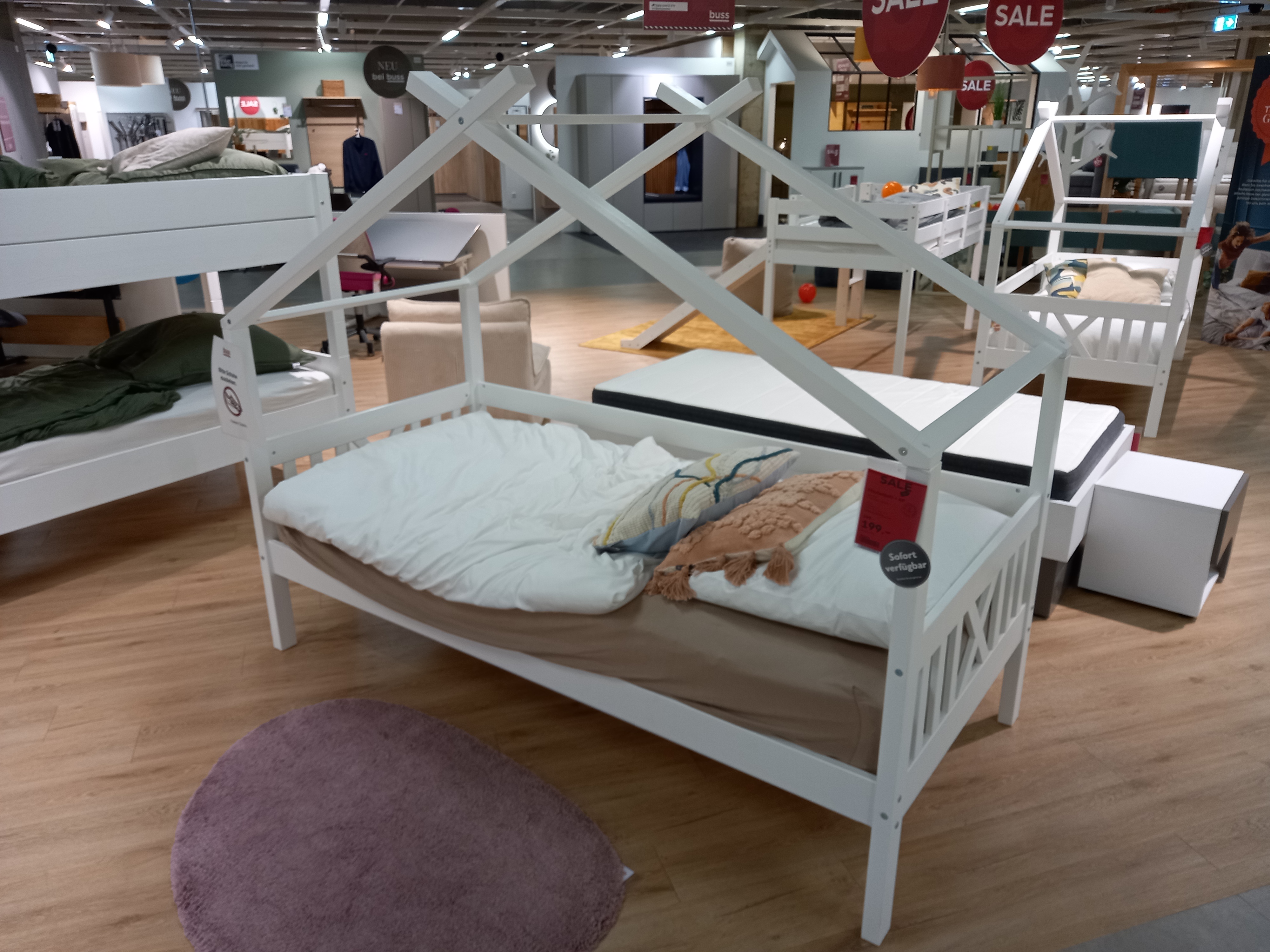 Pfostenbett + RR SUSA in Weiß, Hausbett, Kinderbett, weißes Bettgestell, Holz, Dachrahmen