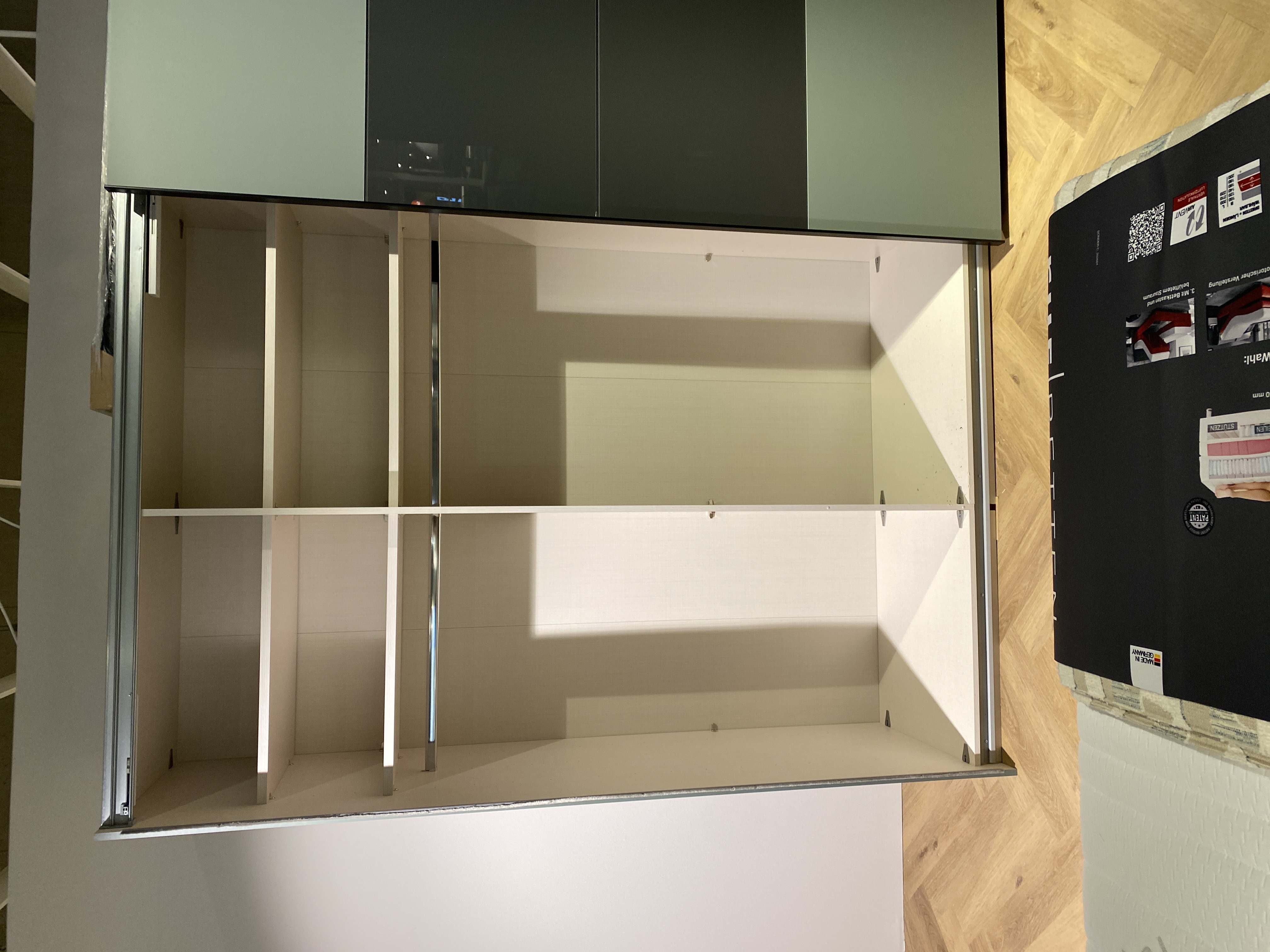 Schwebetürenschrank, Küchenschrank, Schrankeinlegeboden, Schrank mit Fächern, Hängeschrank, Metallrahmen