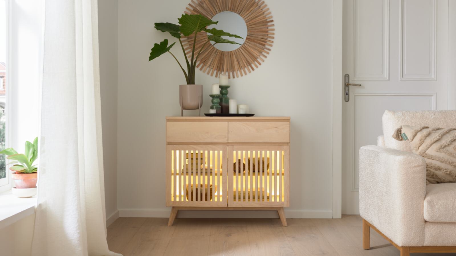 Roomio Sideboard NO. 2000 in Esche Echtholzfurnier, Fronten und Gestell massiv, weiß gewaschen Roomio Sideboard NO. 2000 in Esche Echtholzfurnier, Fronten und Gestell massiv, weiß gewaschen