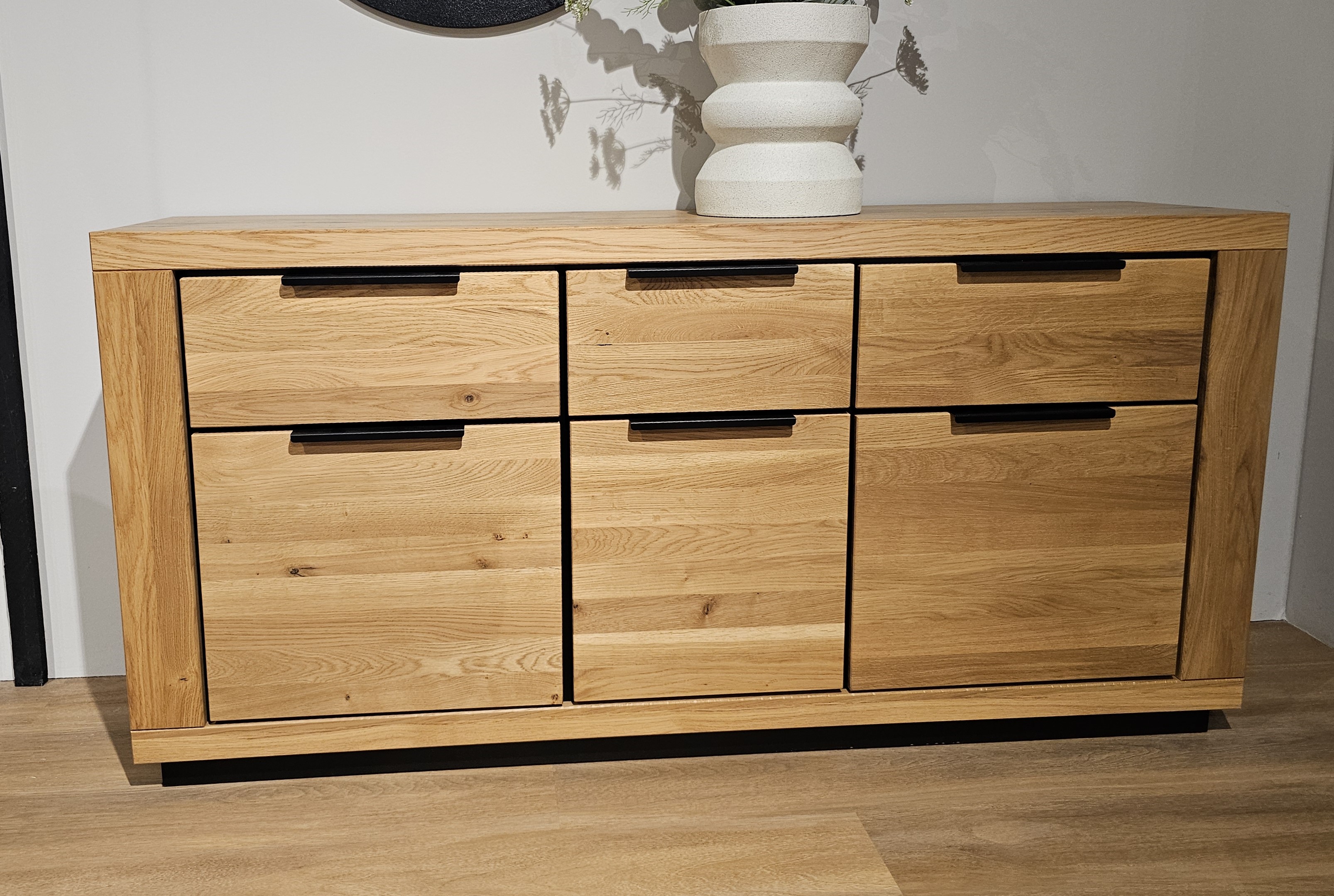 Sideboard in Front Wildeiche massiv geölt Sideboard in Front Wildeiche massiv geölt, Sideboard, Eichenholz, Holzschrank, Schubladen, moderner Stauraum