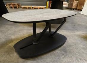 Interliving Couchtisch INTERLIVING-6233 in Keramikplatte Silver, ovaler Tisch, Steintisch, Metallbeine, Stativbasis, industrieller Tisch