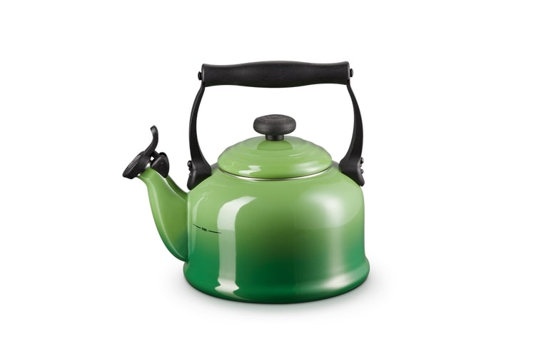 Le Creuset Wasserkessel Tradition 2,1L in Farbe Bamboo Green Le Creuset Wasserkessel Tradition 2,1L Bamboo Green