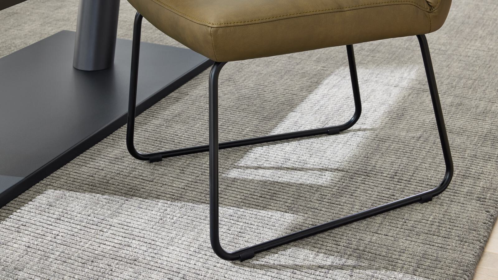 Interliving Stuhl IL 5504 in Leder oliv grün