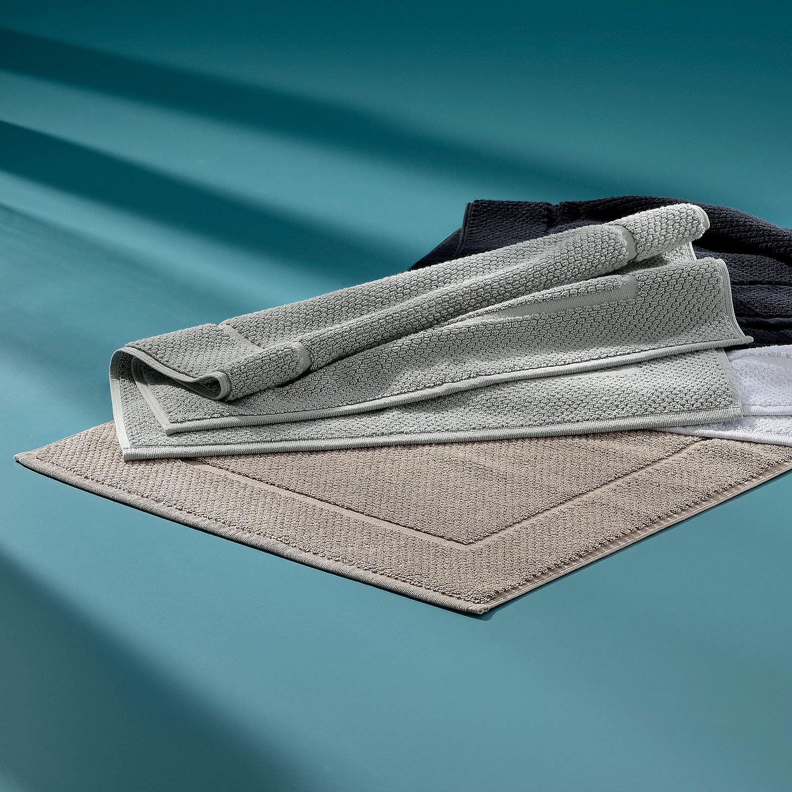 Kela BADVORLEGER LAVINIA in Farbe Hellgrau, Badematte, Teppich, Badteppich, Mikrofaser, Rutschfeste Matte