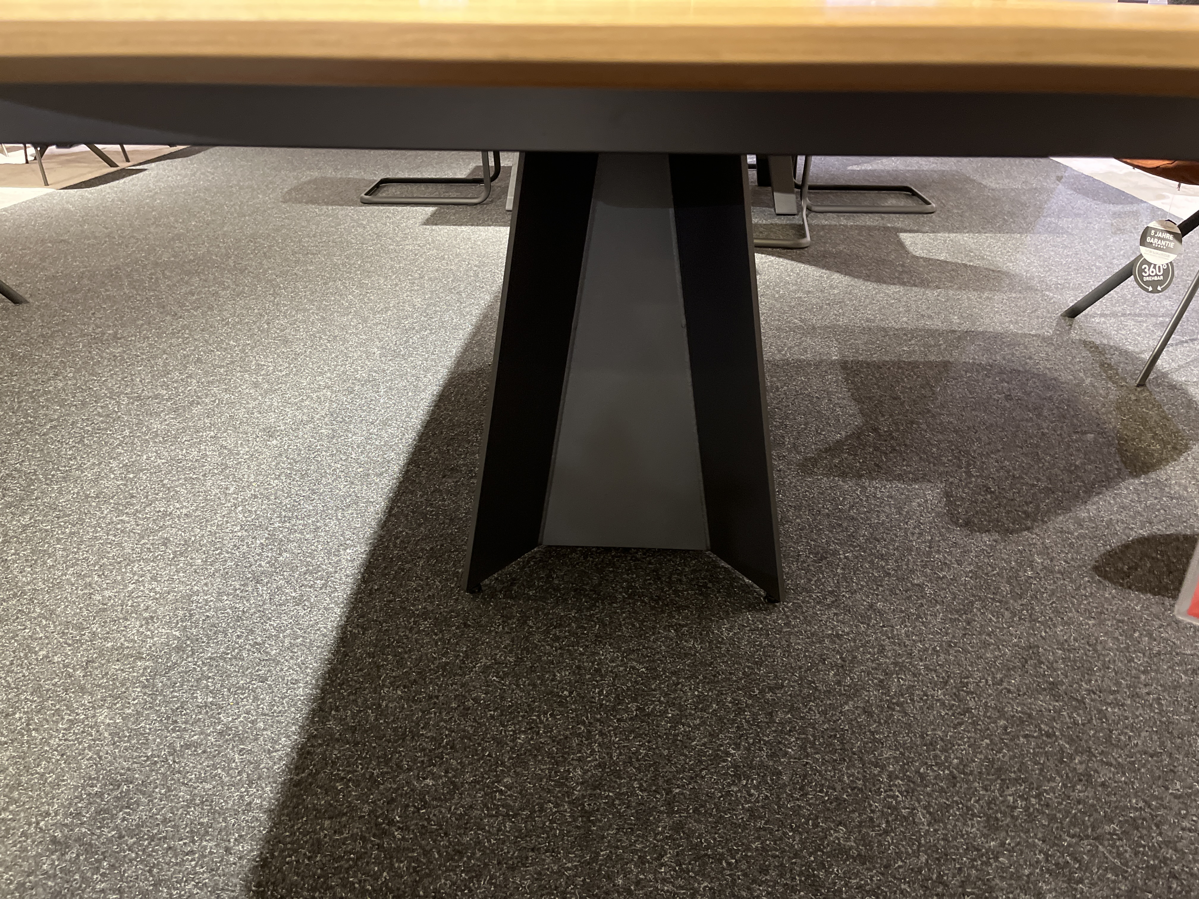Interliving Esstisch IL 5119 in Holzfarben, Esstisch, Holzplatte, schwarzes Tischgestell, Mittelfuß, rechteckig