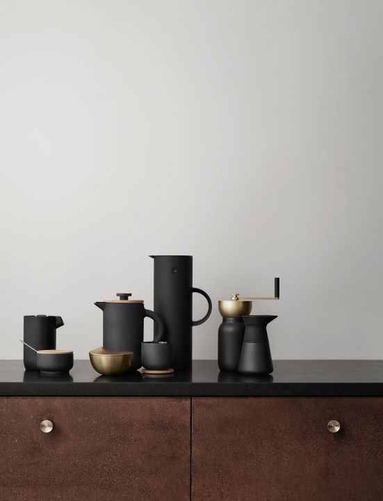 Stelton Isolierkanne EM77 1 Liter in Farbe soft black Stelton Isolierkanne EM77 1 Liter in Farbe soft black