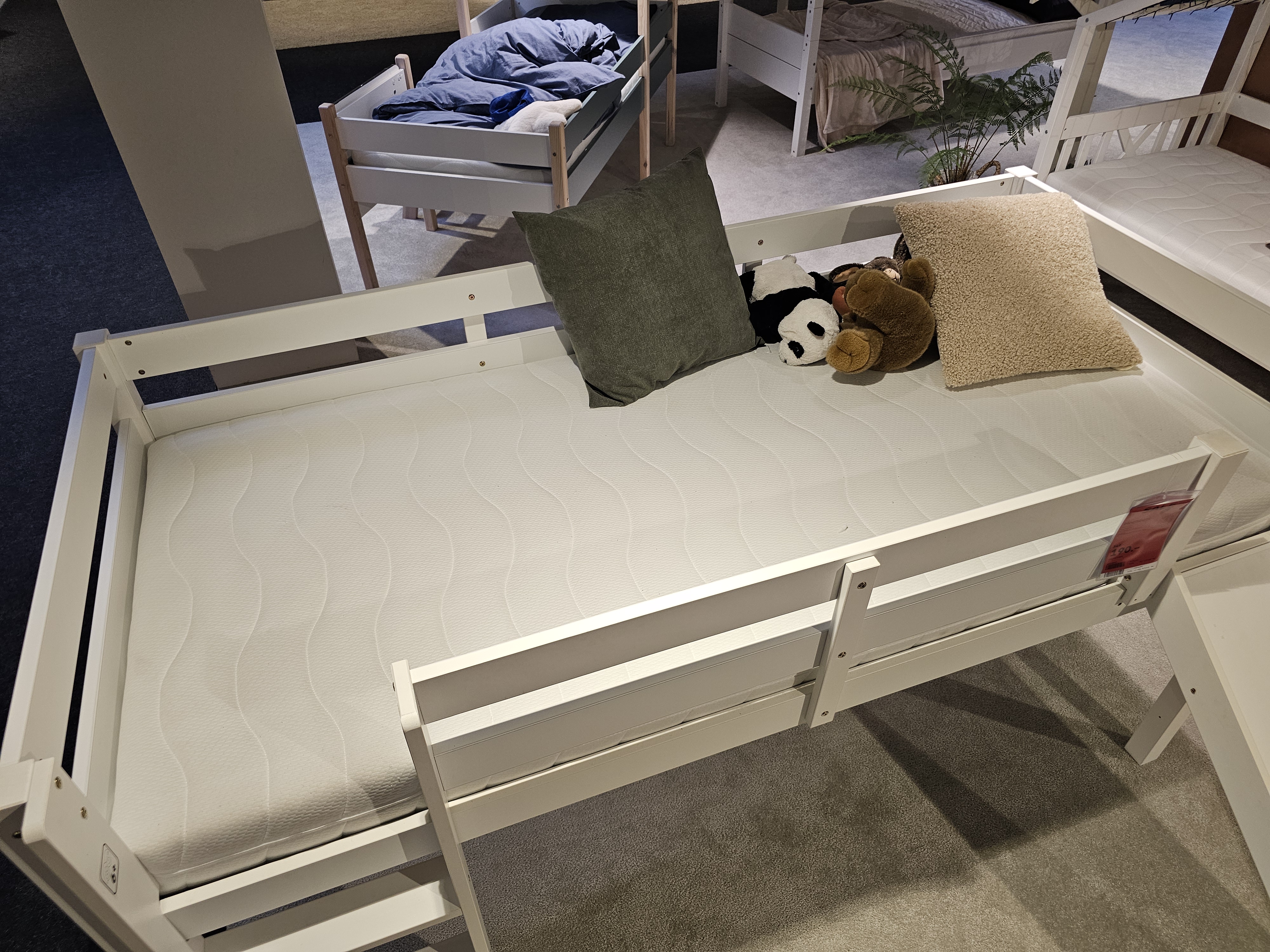 Hochbett AMIR in Weiß, Einzelbett, Kinderbett, Weißes Bett, Matratze, Kissen