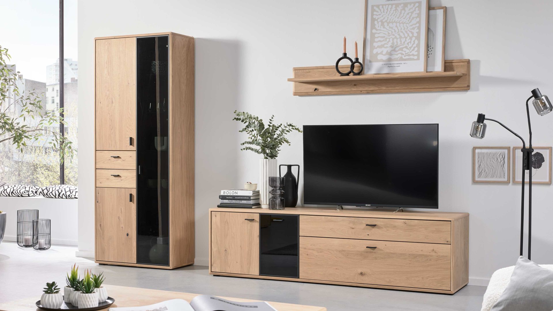 Interliving Wohnkombination IL 2024 in Eiche furniert/Schwarzglas
