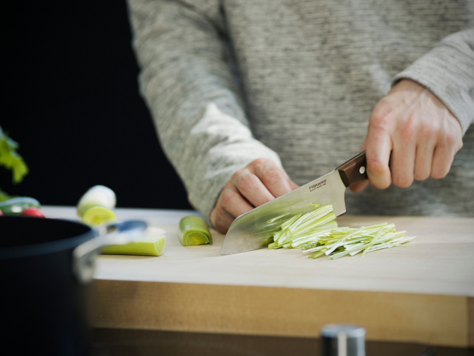 Fiskars Santoku-Messer NORR 16cm