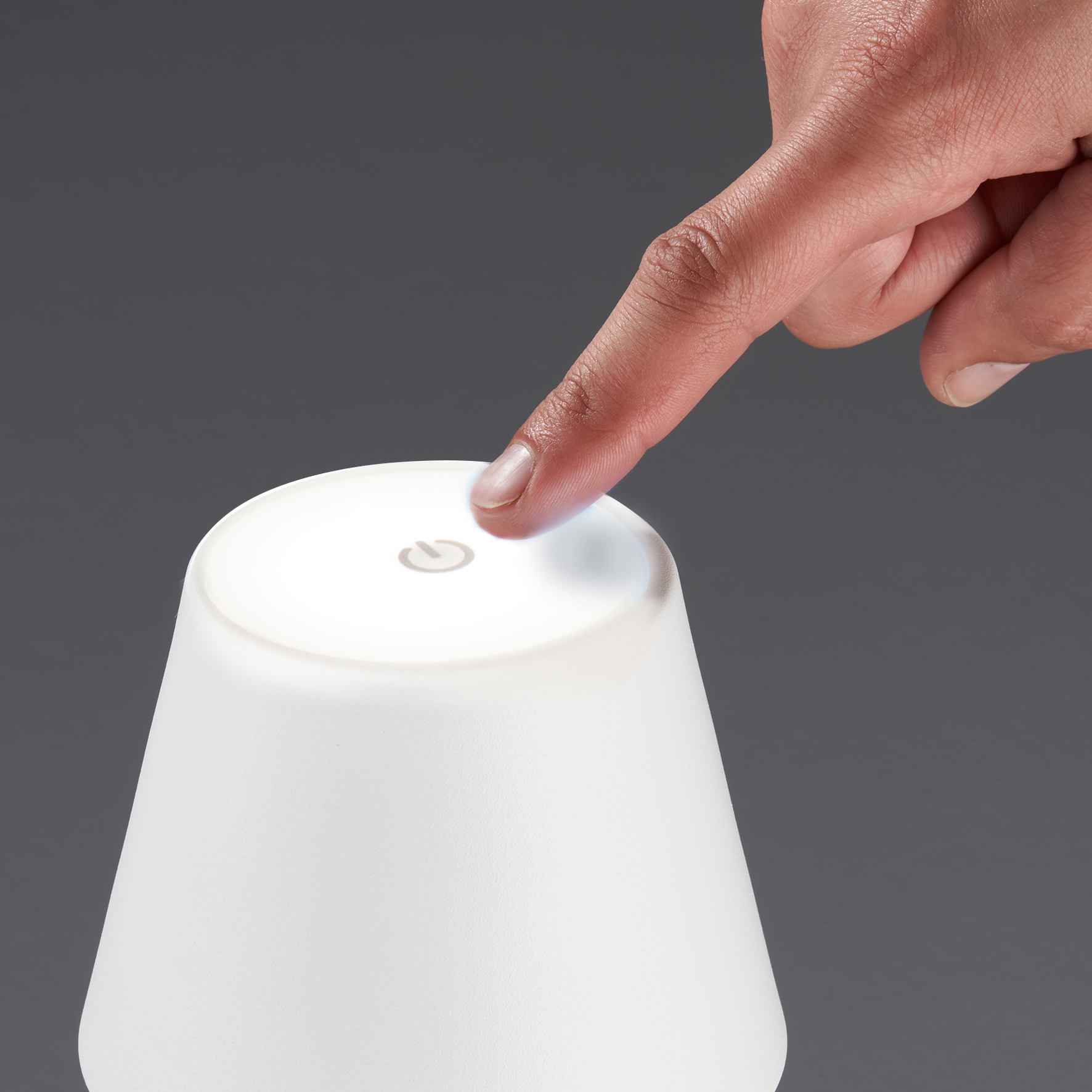 FH Lighting LED-Tischleuchte TROPEA in Metall sandweiß
