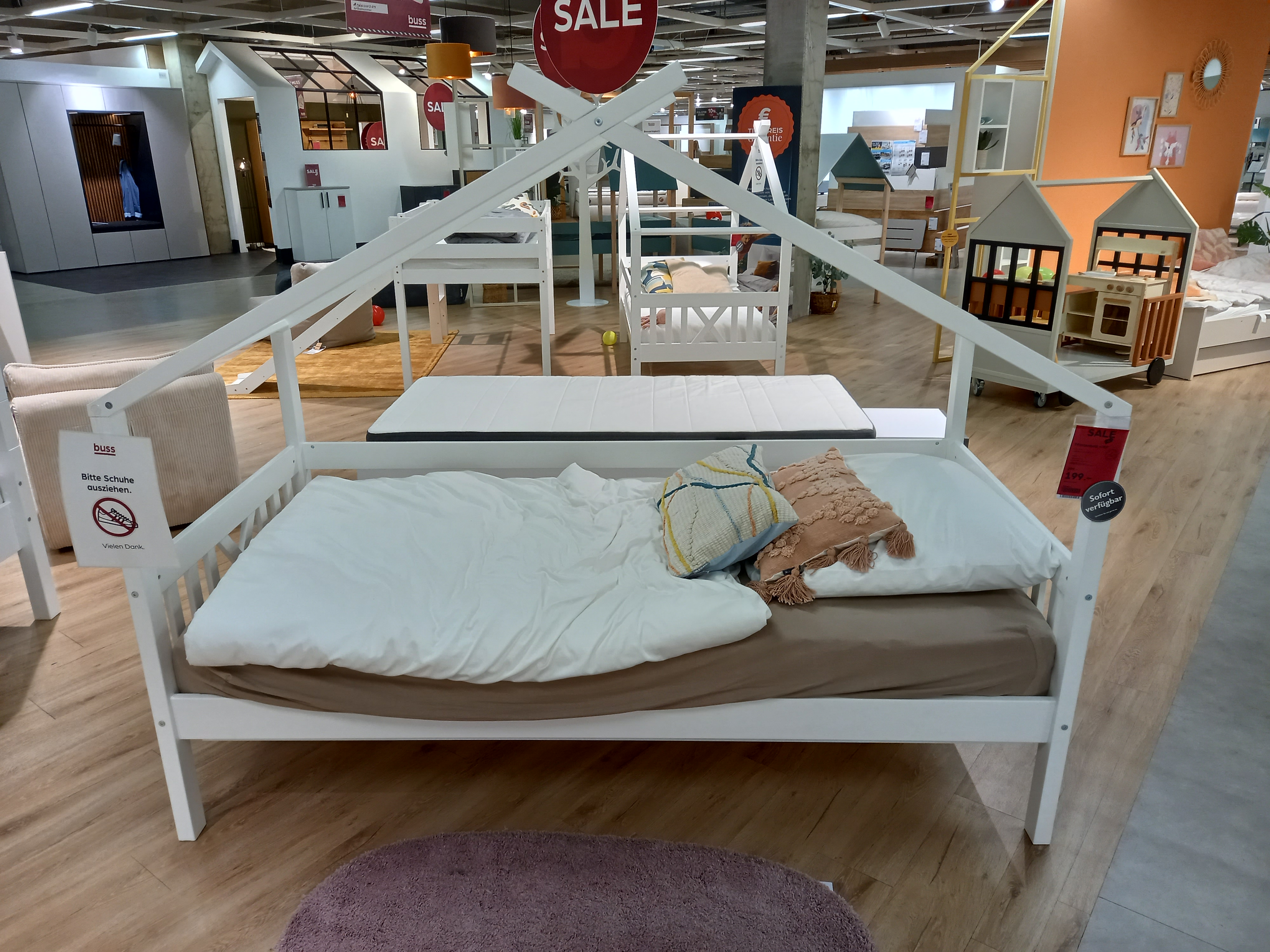 Pfostenbett + RR SUSA in Weiß, Hausbett, weißes Bettgestell, Holz, Dachrahmen, Einzelbett