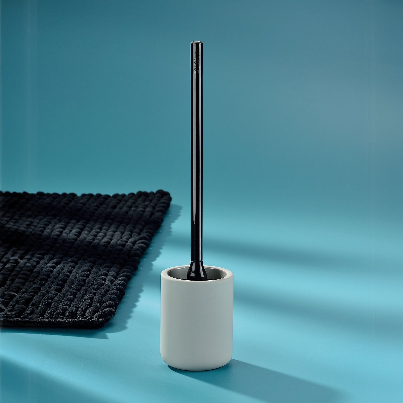 Kela WC-Garnitur SANA in Farbe Hellgrau, Toilettenbürste, Badezimmerbürste, Schwarzer Griff, Weißer Halter, Keramikhalterung, Toilettenbürste, Bürstenhalter, schwarzer Griff, Keramikhalter, Badaccessoire