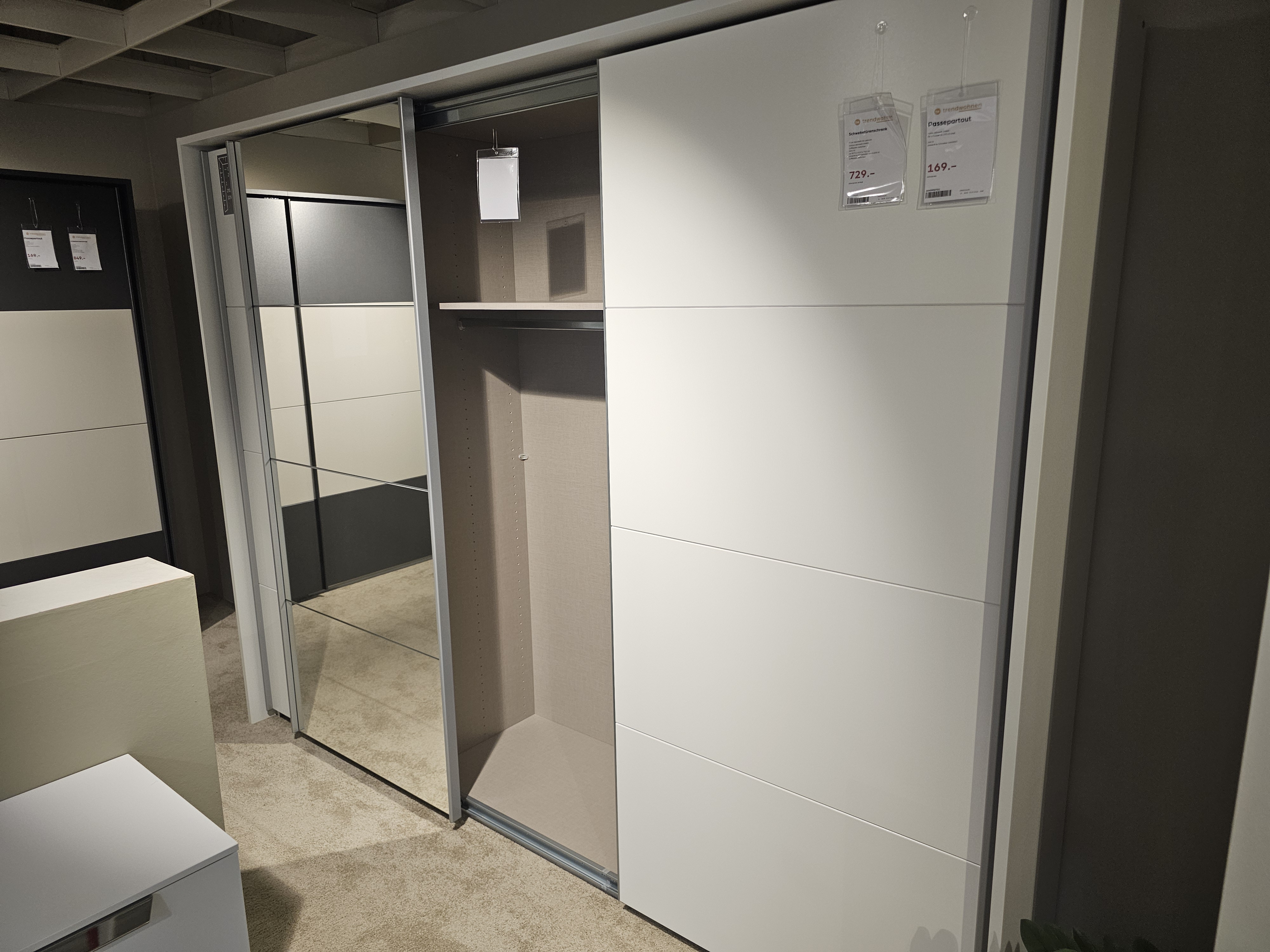 Rauch Möbelwerke Schwebetürenschrank KULMBACH in Farbe Alpinweiß, Kleiderschrank, Schiebetür, Möbelfront, Weiß, Korpus