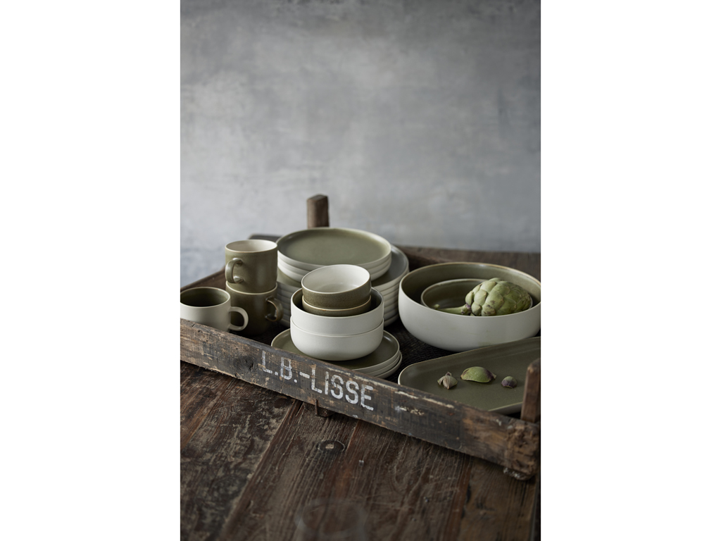 F&H Becher STUDIO ROUND NORTH 0,33 Liter in Farbe Matte white/Matte moss