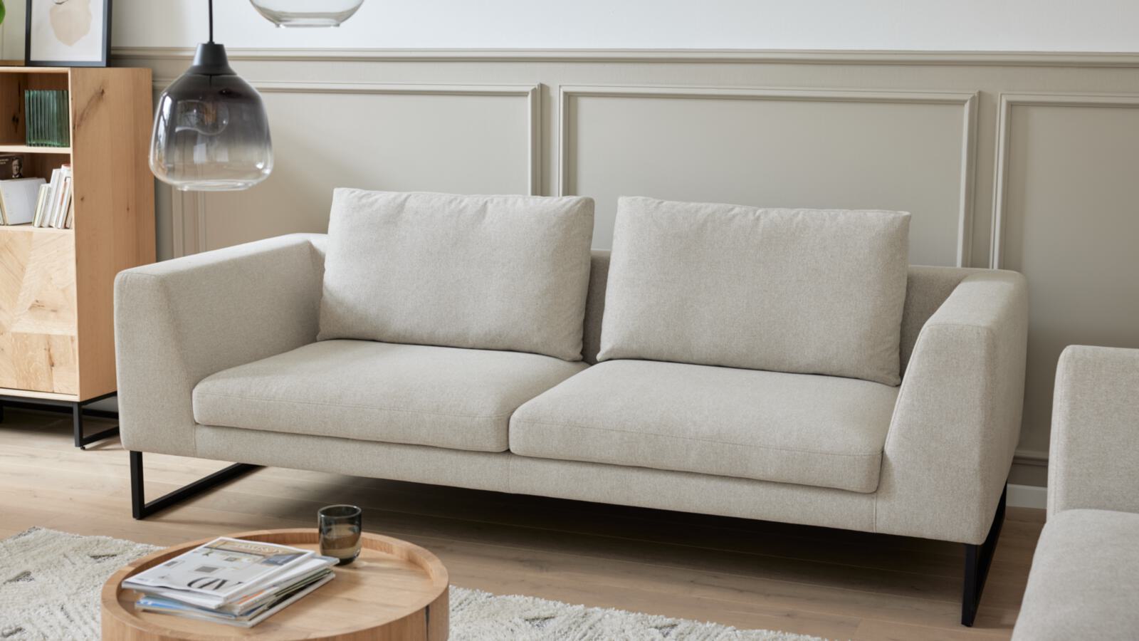 Roomio 2,5-Sitzer NO. 4101 in Stoff Simply Clean sand