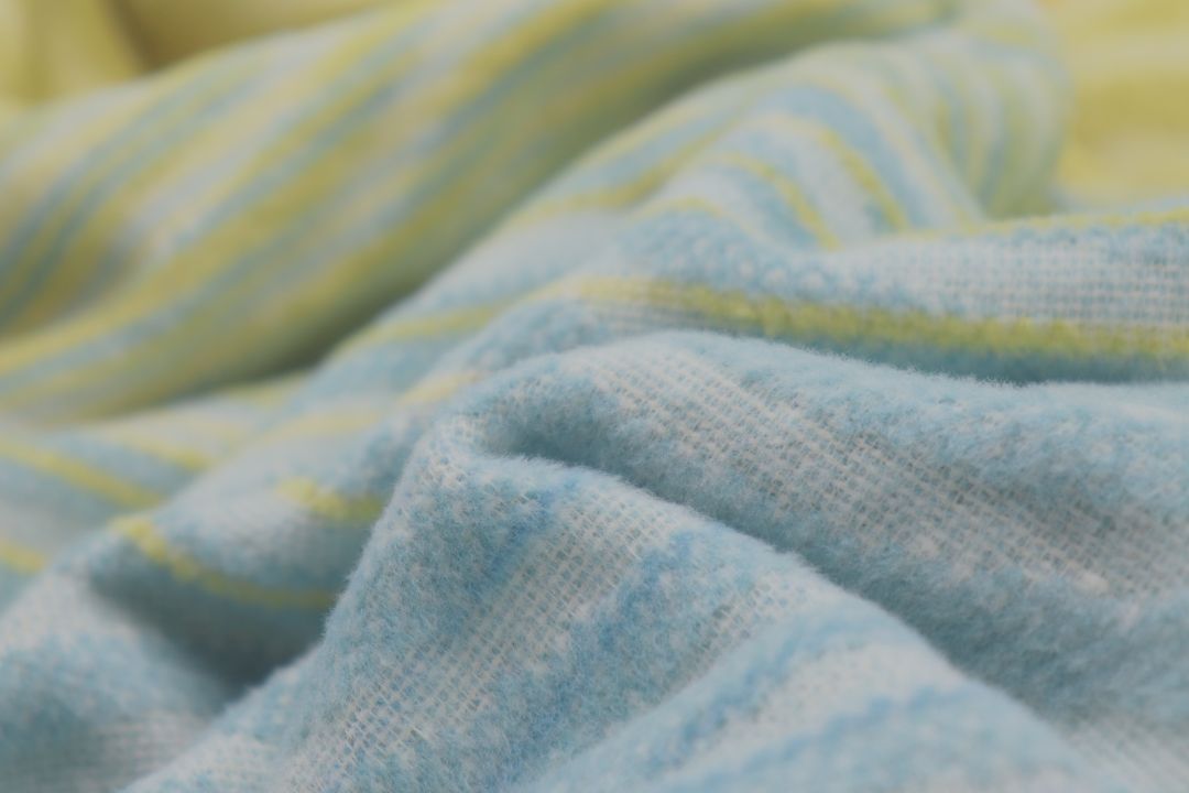 Biederlack Decke ca. 150x200cm in Farbe Ocean Nuance Biederlack Decke ca. 150x200cm in Farbe Ocean Nuance, textured fabric, blue fabric, soft material, striped pattern, light blue