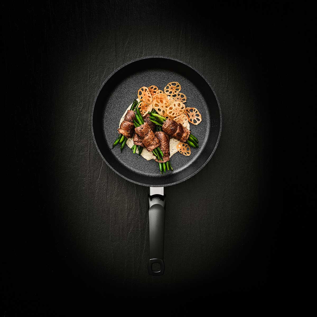 Fissler Pfanne ADAMANT® COMFORT B/H/T ca. 25,5x10x44,5cm in Anthrazit, Pfanne, Rindfleisch, Grillgut, Grünzeug, Lauchgeschnetzeltes