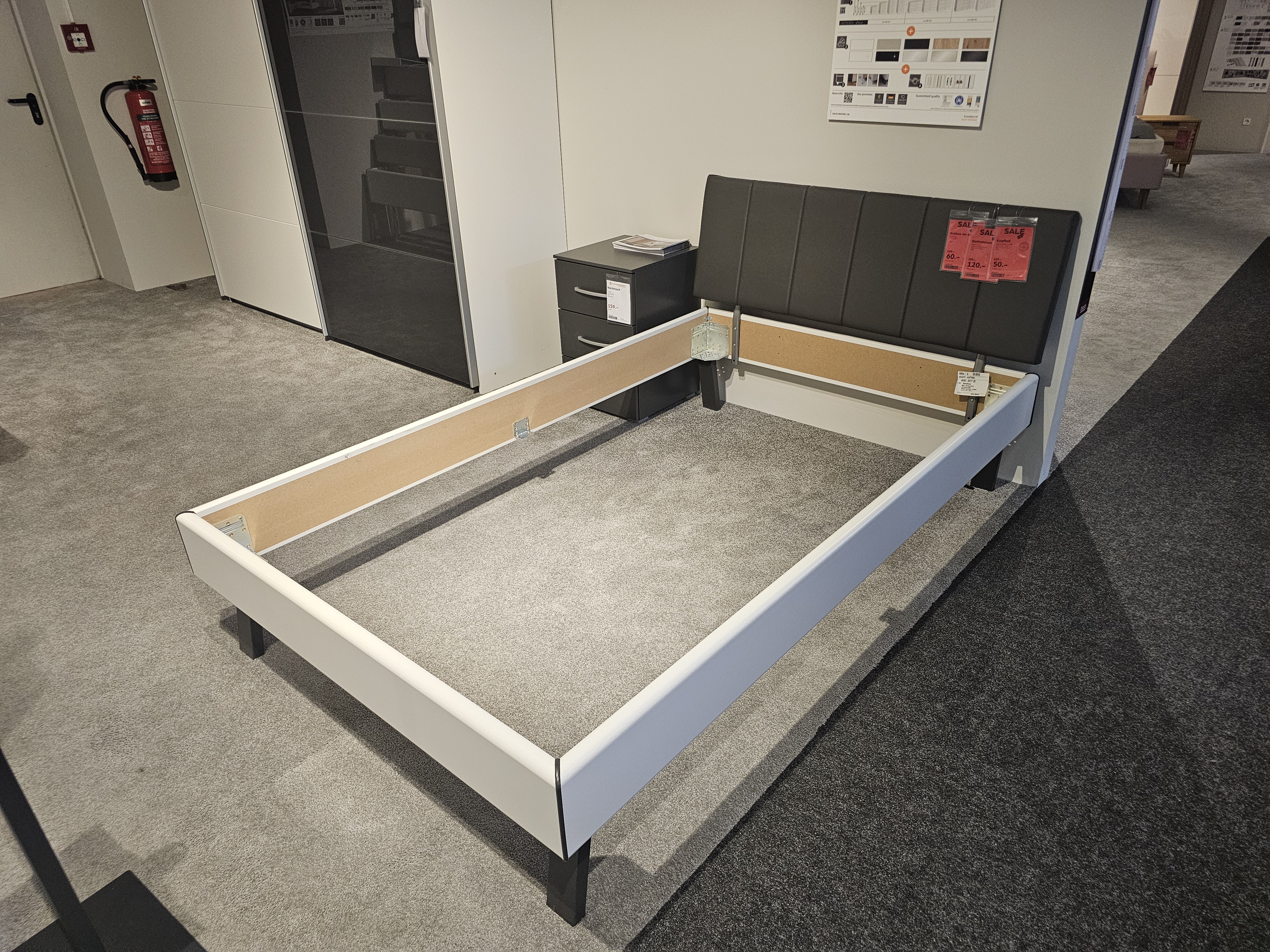 Bett inkl. Kopfteil und Füßen in Farbe