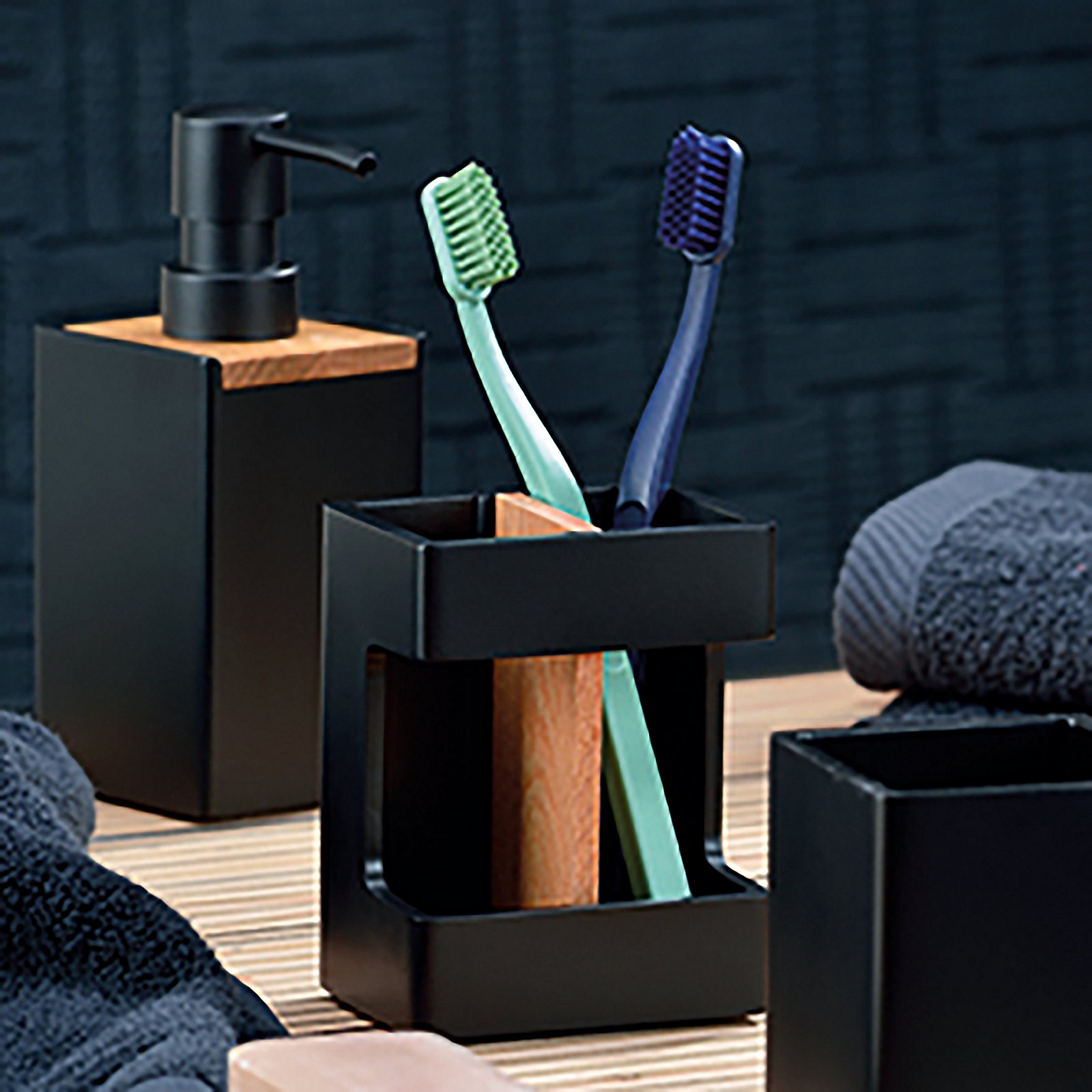 Kela WC-Garnitur Cube CUBE in Schwarz, Zahnbürsten, Zahnbürstenhalter, Halterung, Badzubehör, Putzutensilien, Zahnbürstenhalter, Zahnbürsten, Toilettenartikel, Halter, Holz-Top