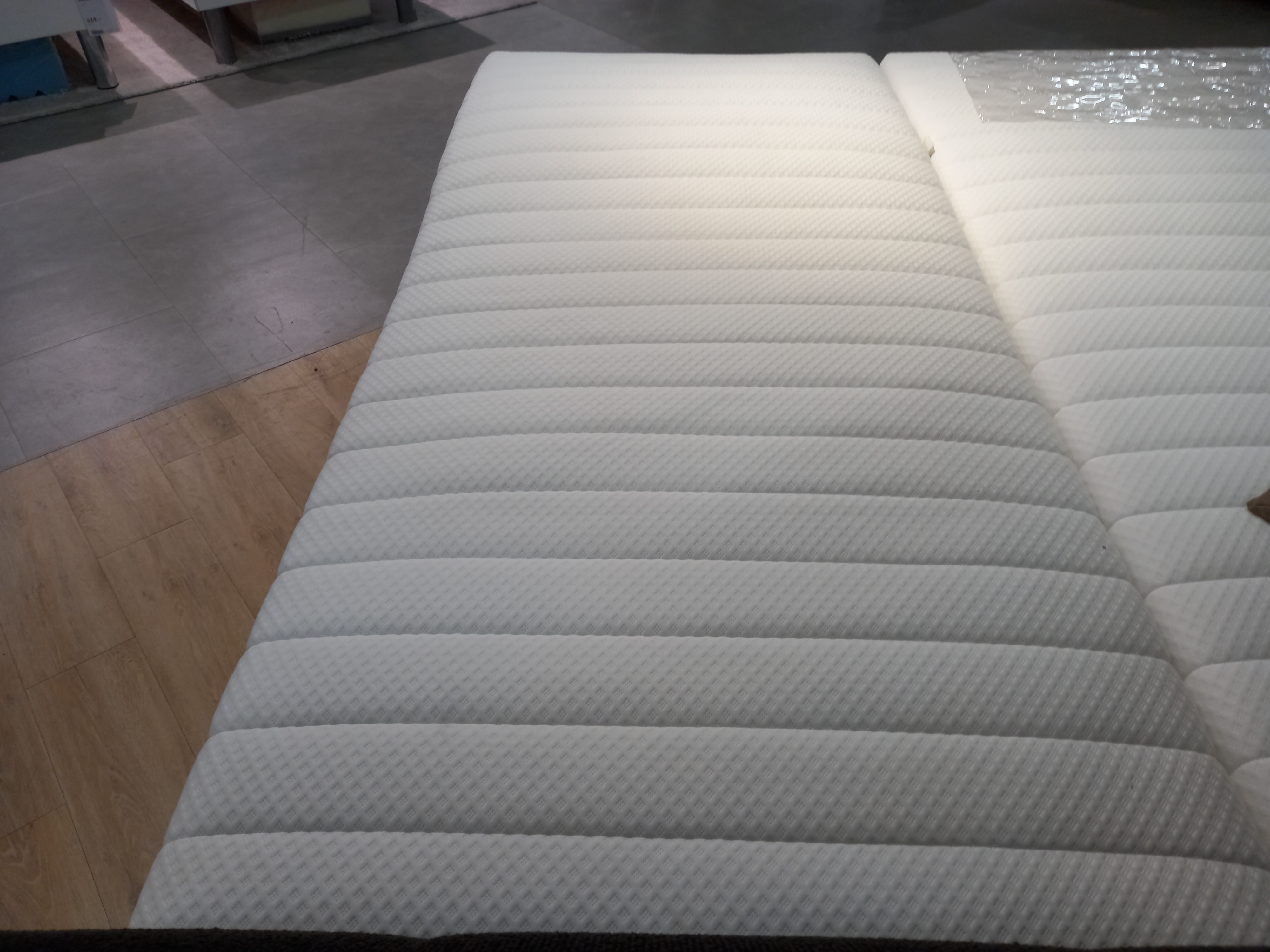 Taschenfederkernmatratze  in ca. 90x200cm, Matratze, weißer Bezug, Steppmuster, gerippte Oberfläche