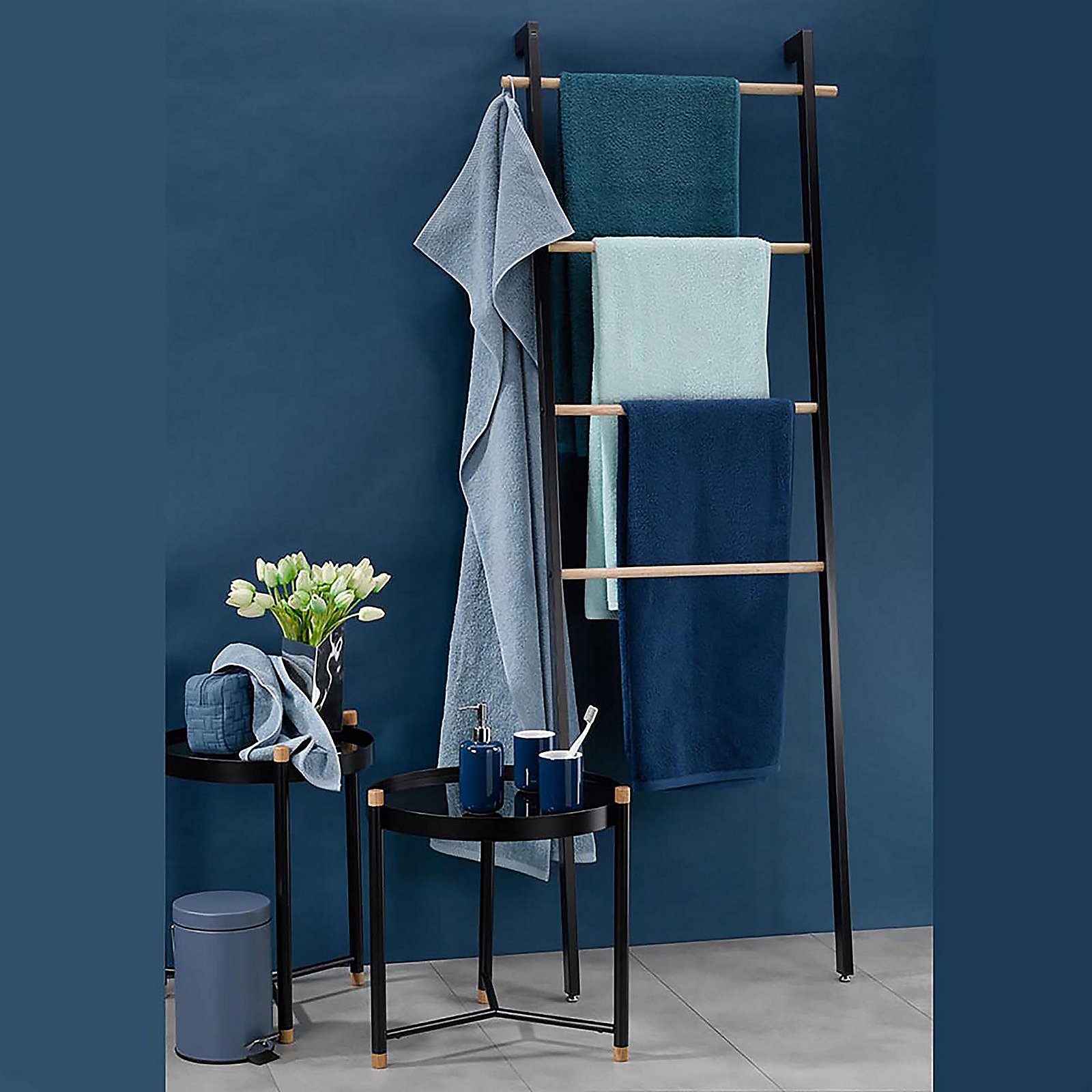 Kela Handtuch LADESSA in Farbe Malvenblau, Handtuchhalter, Badetücher, blaue Dekoration, Badezubehör, Aufbewahrungsständer
