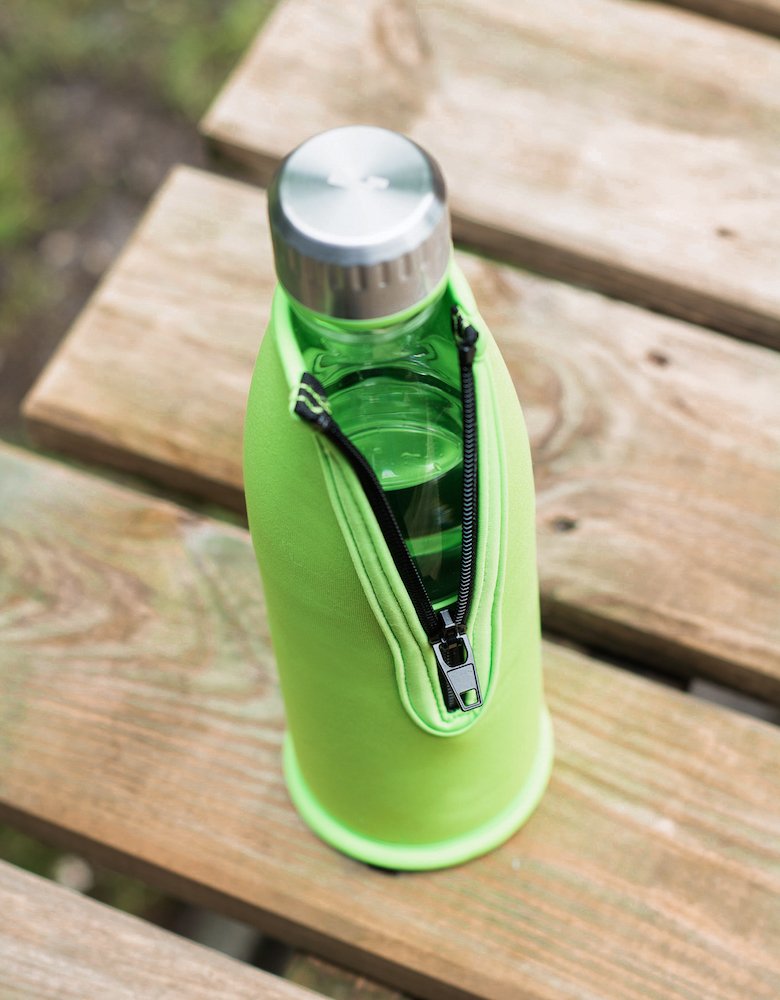 boddels Trinkflasche Dree 650ml in Apfelgrün mit Neoprentasche