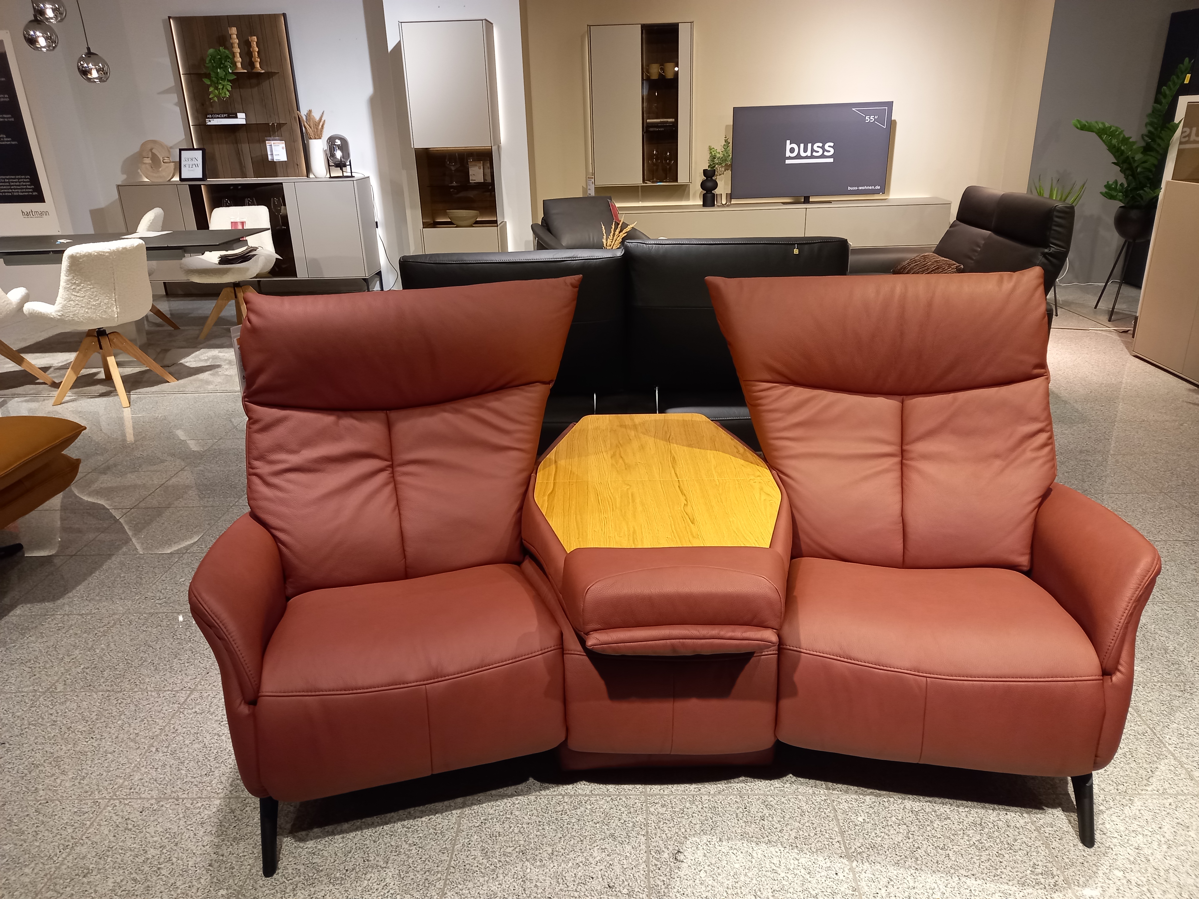 Interliving Trapezsofa  ca. 200x104 in Rot, Zweisitzer-Sofa, Lederbezug, Terrakotta, Mittelkonsole, Holzablage