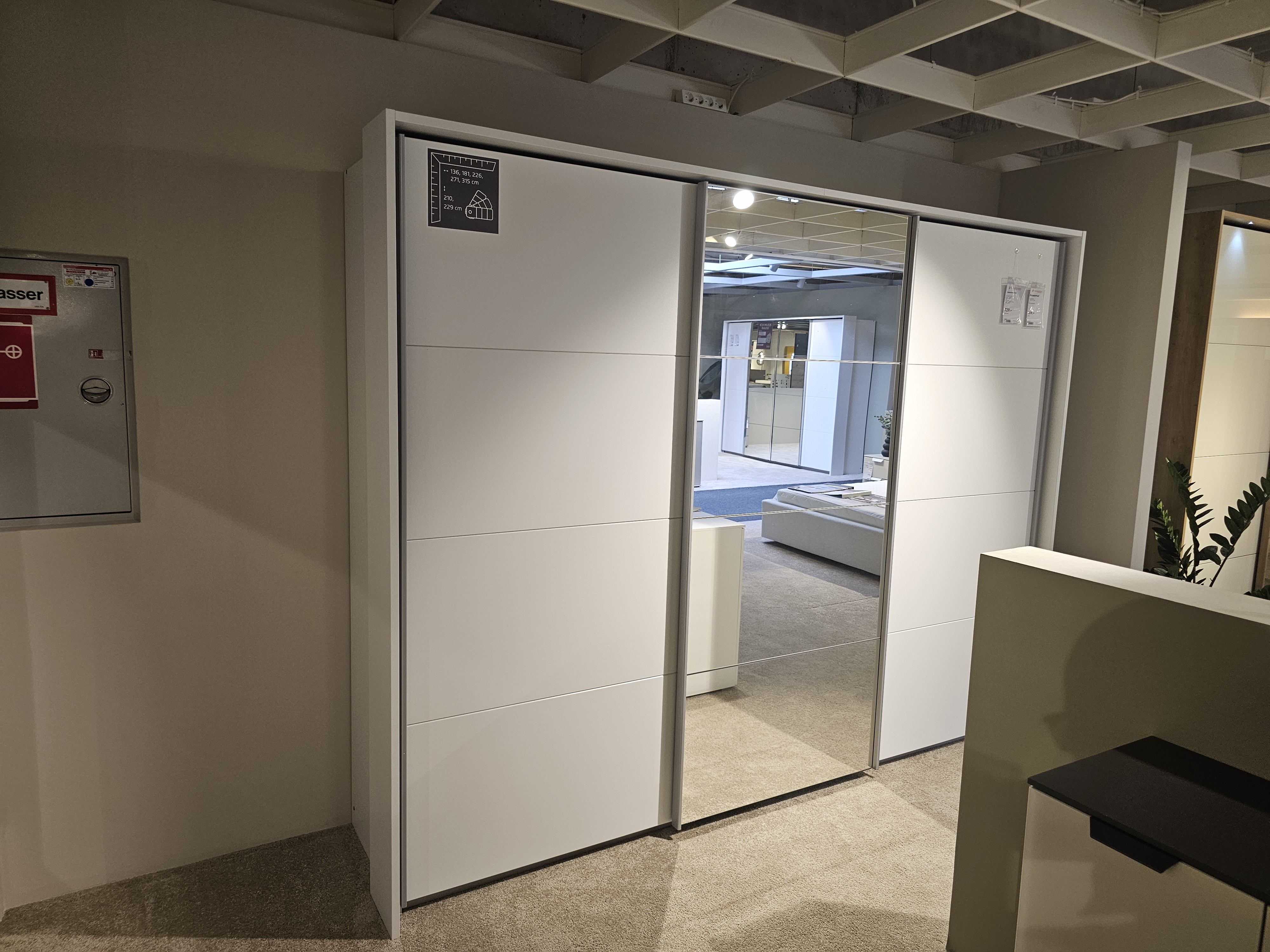 Rauch Möbelwerke Schwebetürenschrank KULMBACH in Farbe Alpinweiß, Schiebetür, Schrank, bodenbündig, Spiegelpaneel, moderne Möbel