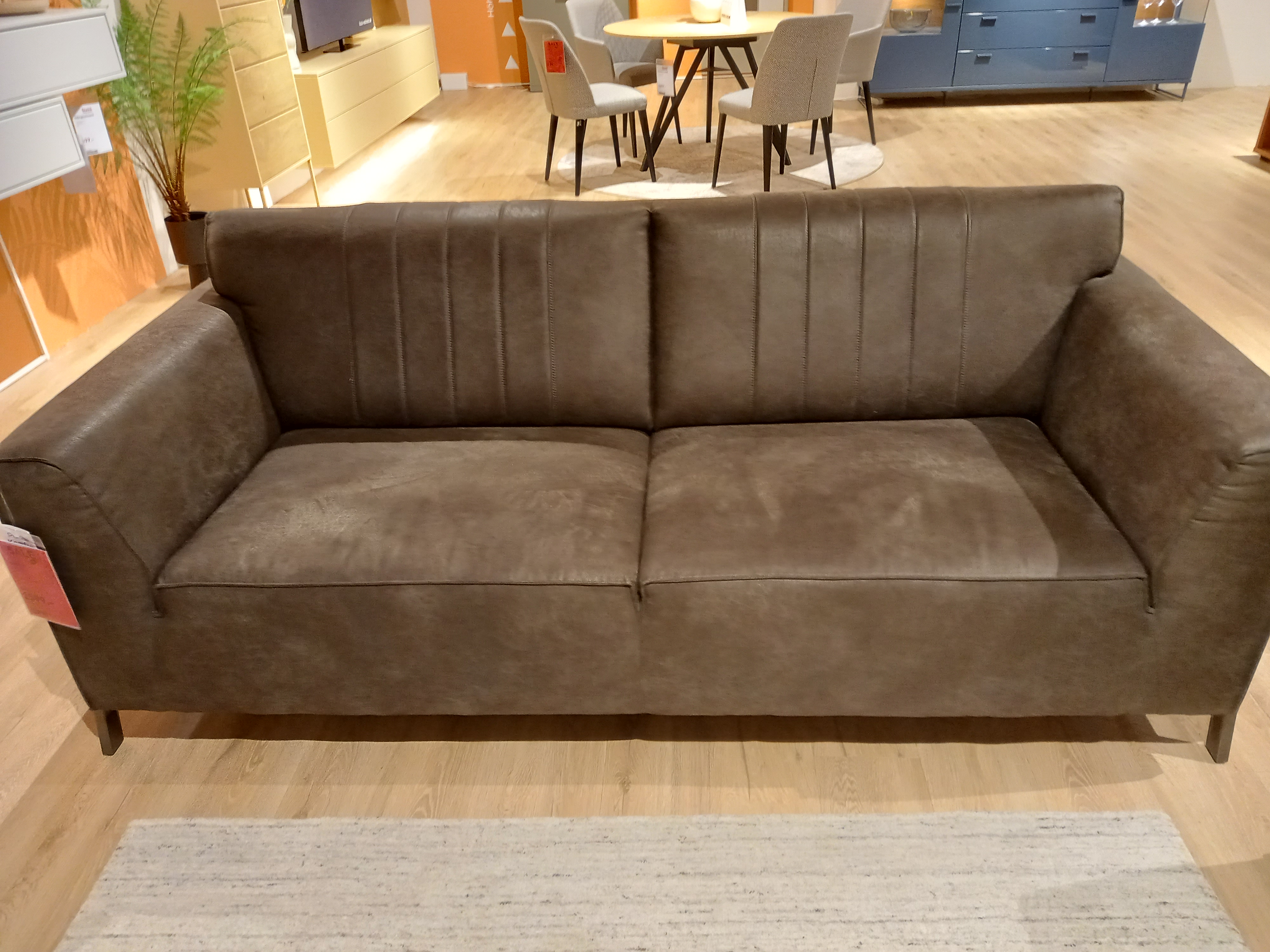 Garnitur ZEMBLA in Stoff Secilia anthrazit Gr.1, Zweisitzer-Sofa, brauner Bezug, Stoffpolster, vertikale Steppung, Holzfüße