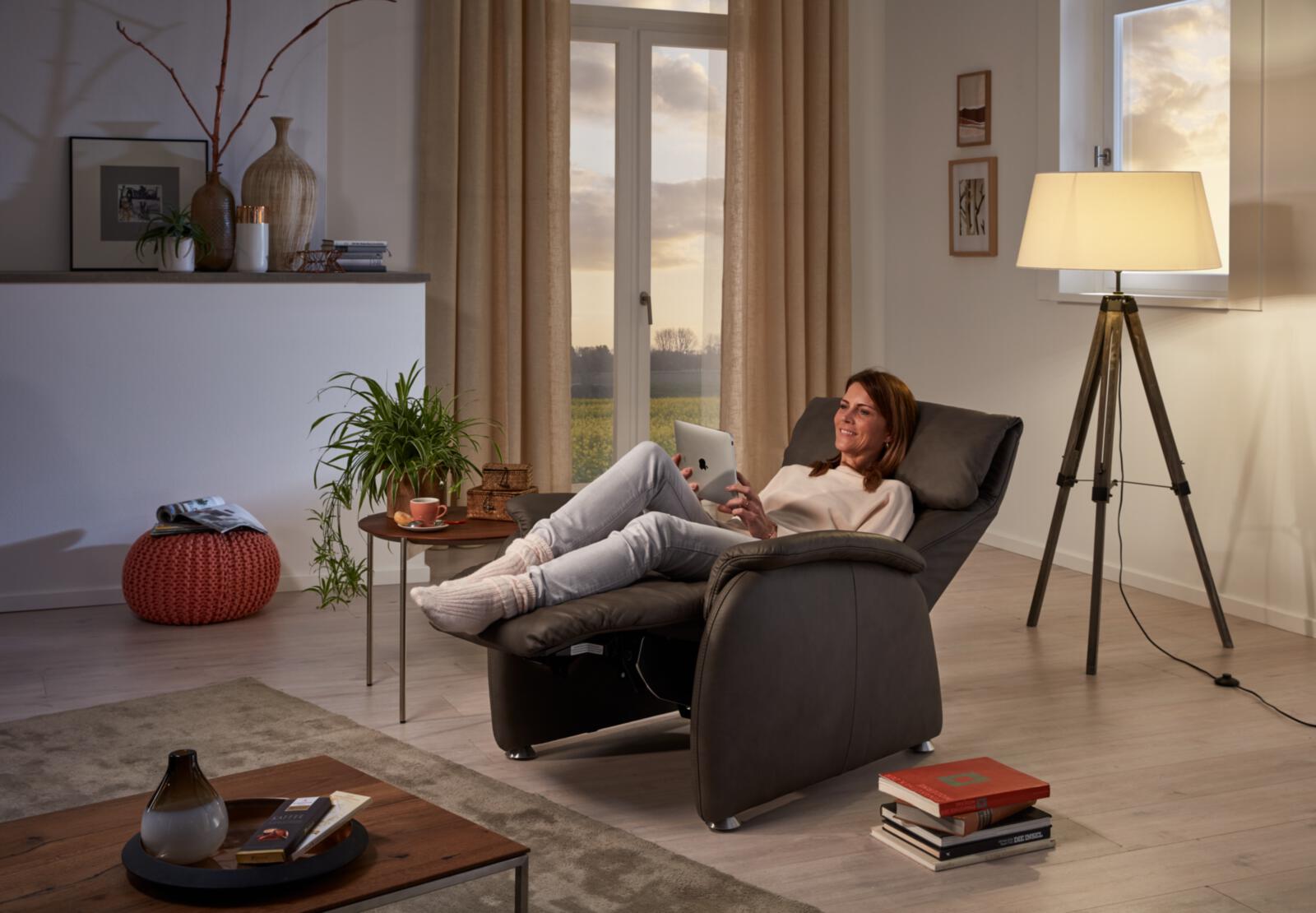 Himolla Sessel 4897 in braun, wohnzimmer, liege, loungesessel, tablet, lampe