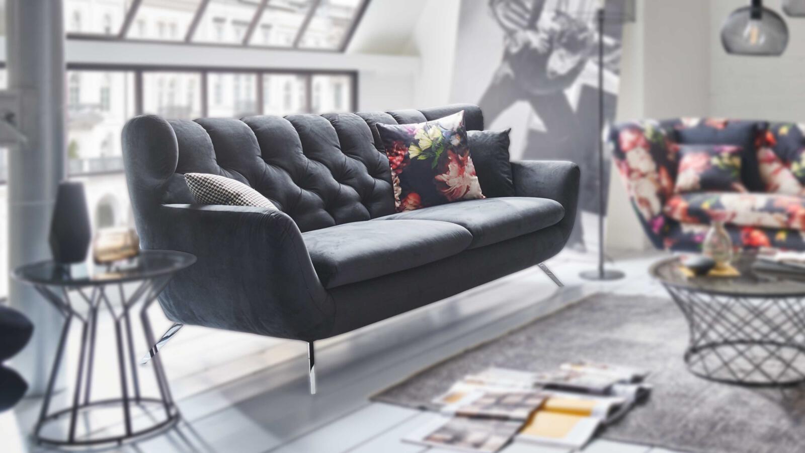 Sofa 2-sitzig SIXTY in Stoff Velvet black, Couch, Mobiliar, Innenarchitektur, Inneneinrichtung, Kissen