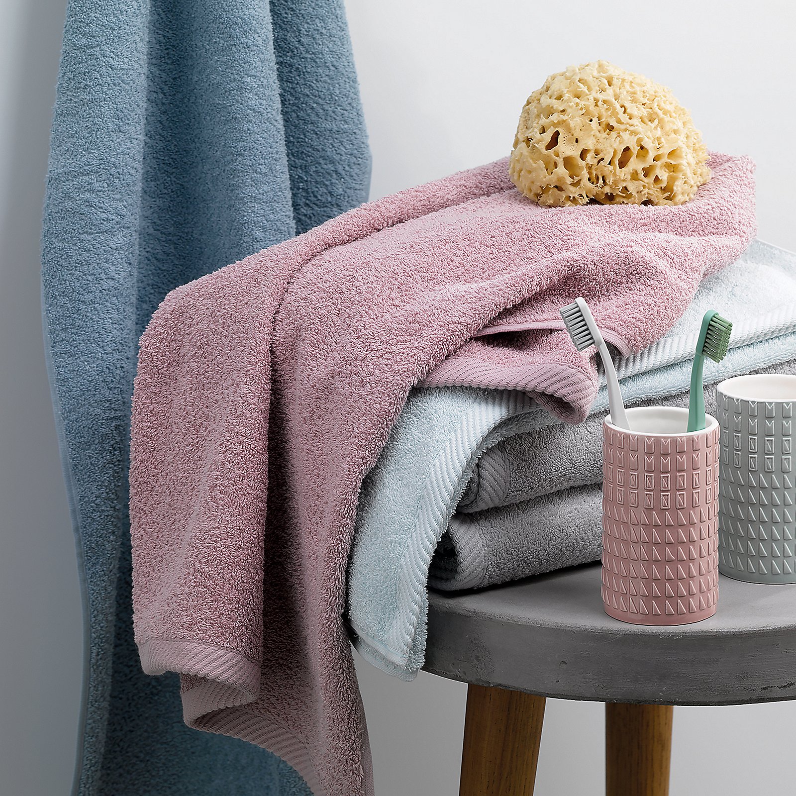 Kela Duschtuch LADESSA in Farbe Malvenblau, Handtuch, Badezimmer, Tuch, Waschlappen, Spiegel, Handtuch, Badezimmer, Waschlappen, Textil, Waschbar