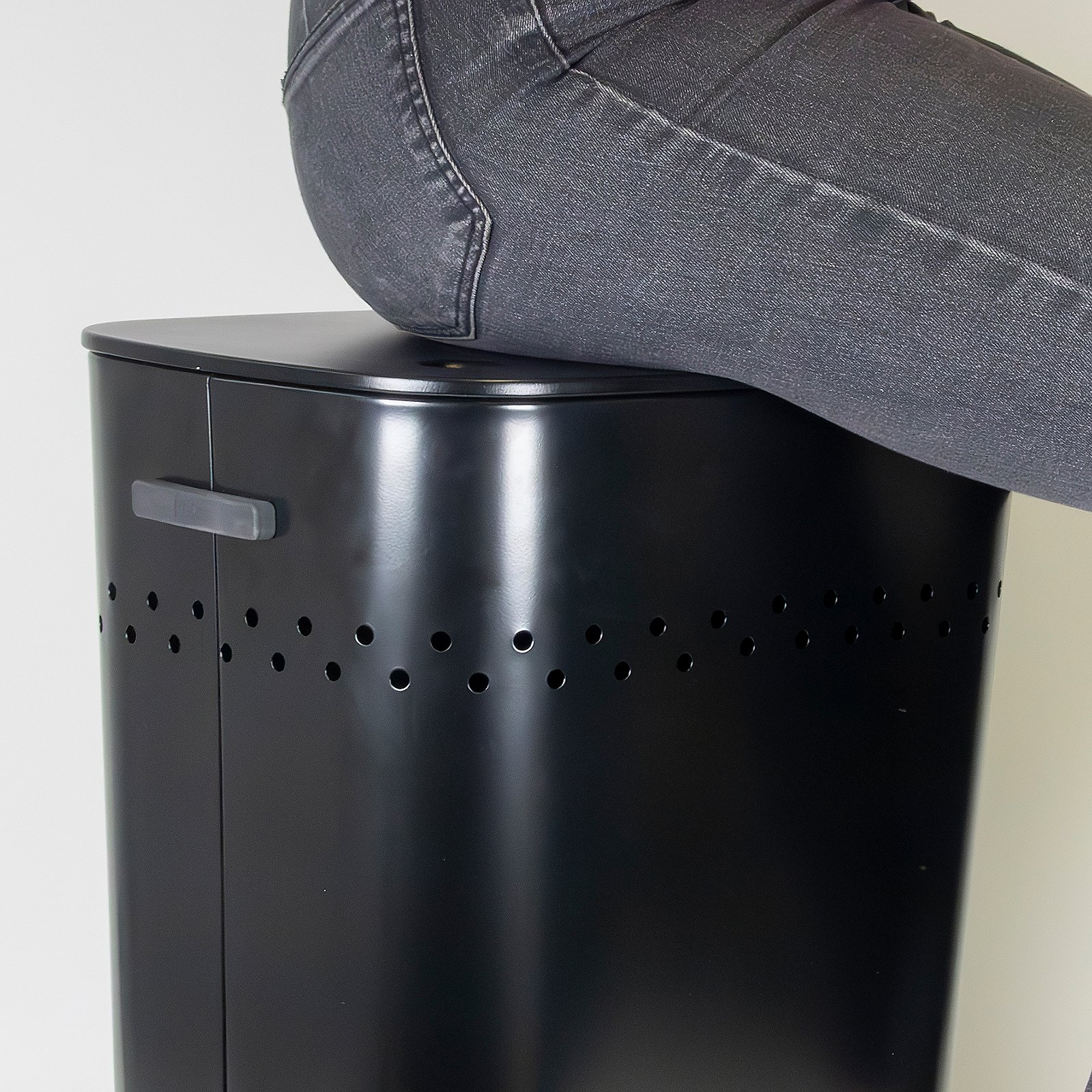 Kela Sitz-Wäschebox MALAGA in Farbe Schwarz, stuhl, podest, schwarz, metall, löcher, stuhl, hocker, schwarz, metall, perforationen
