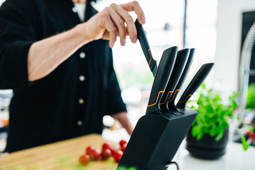 Fiskars Messerblock mit 5 Messern EDGE in Farbe Black